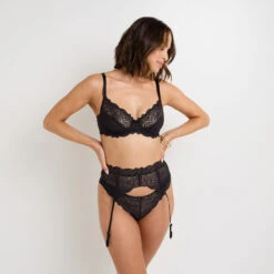 PORTE-JARRETELLES NOIR