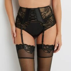 SERRE-TAILLE DENTELLE NOIR