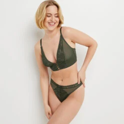 Celine STRING DENTELLE KAKI 4 Celine STRING DENTELLE KAKI -Rougegorge Boutique 20077100 D