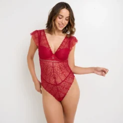 BODY AMPLIFORME DENTELLE ROUGE