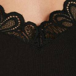 TOP NOIR -Rougegorge Boutique 43186701 Z